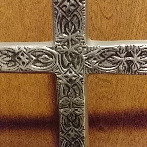 10" Detailed Cross - Picture 3 of 8